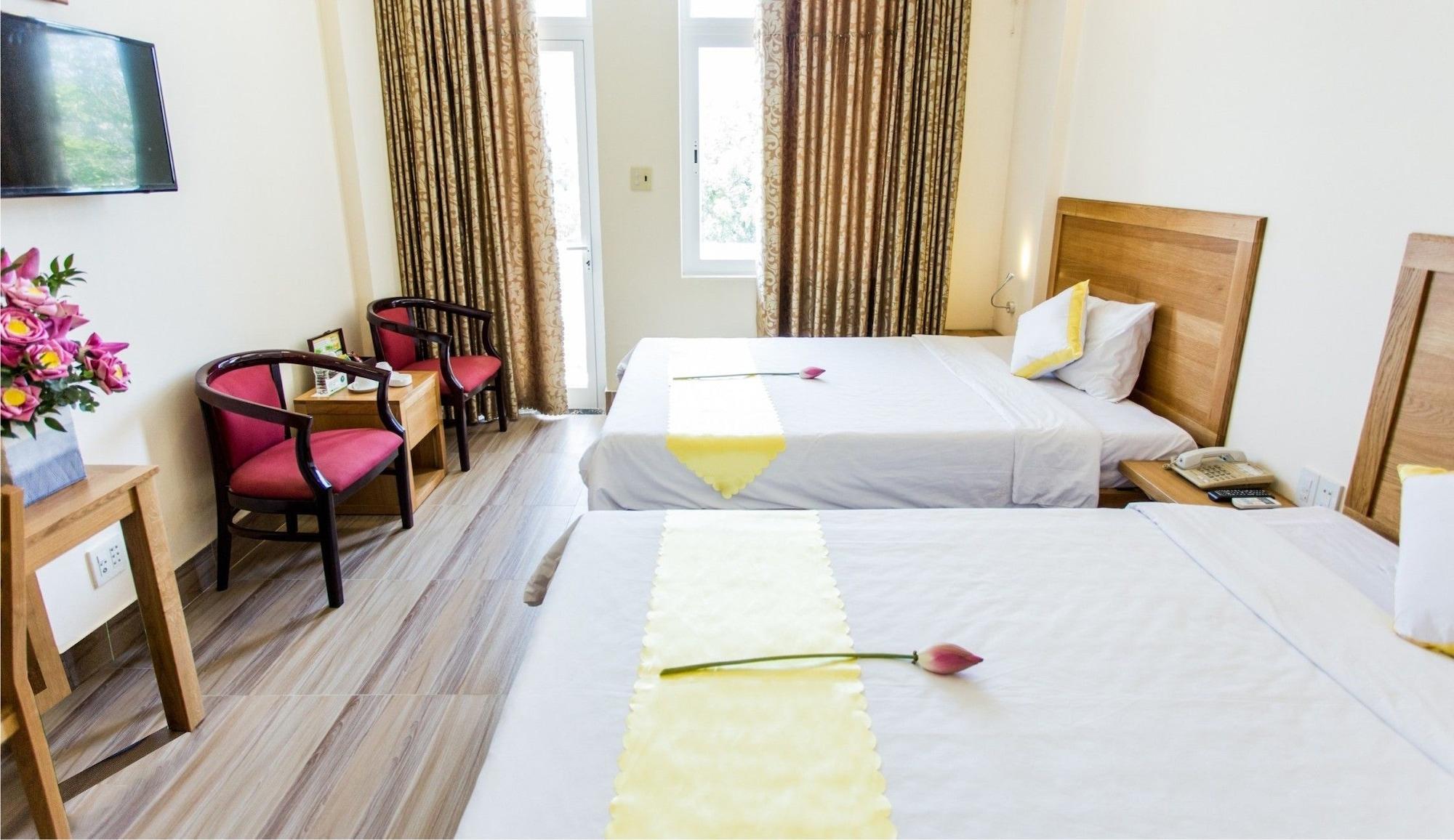 Hoang Yen Hotel 2 Quy Nhon Exterior photo